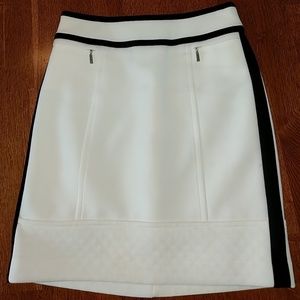 Fully lined white skirt WHBM